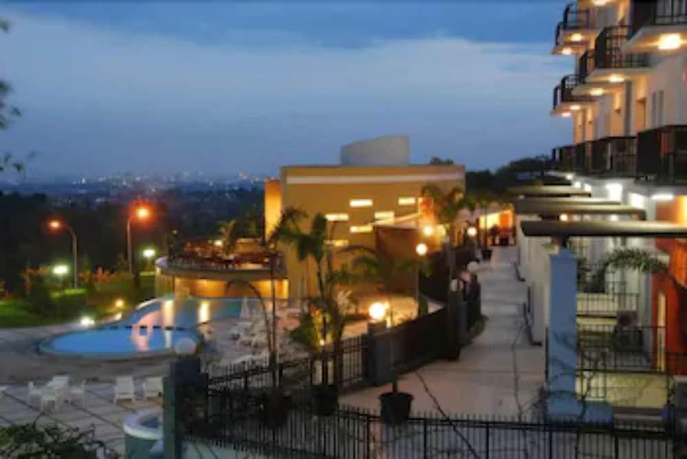 Marbella Suites Bandung Cimenyan ภายนอก รูปภาพ